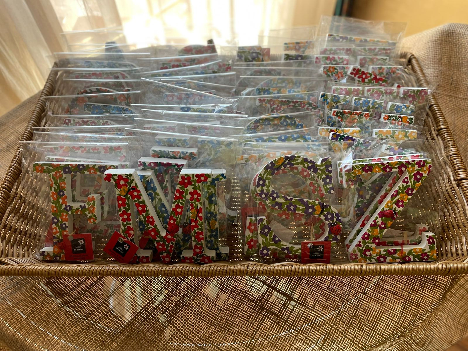 احرف من الخشب